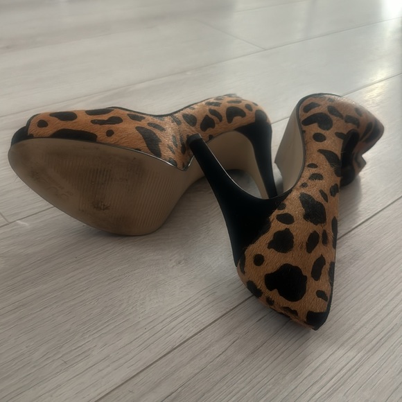 GUESS by Marciano size 7M Heels - Picture 2 of 4